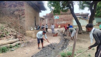 Photo of अमरौधा: संचारी रोग अभियान के निरीक्षण में 7 सफाईकर्मी नदारद, वेतन कटा