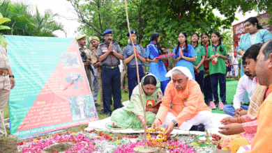 Photo of मा० मंत्री जी ने पीएमश्री केंद्रीय विद्यालय, माती में वृक्षारोपण महाअभियान 2025 का जनपद में किया शुभारंभ।