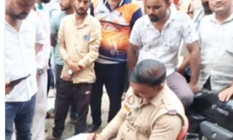 कानपुर देहात में रेस्टोरेंटकर्मी ने फांसी लगाकर की आत्महत्या,प्रेम प्रसंग की आशंका 1 देहात पुलिस पर कलंक 20250713 204740 0000