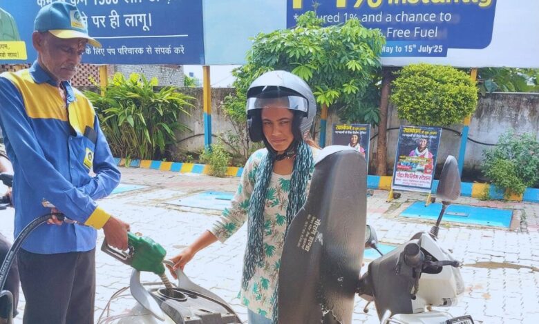 भाई-बहन के अटूट रिश्ते का सम्मान, चन्द्रा फिलिंग स्टेशन ने बहनों को दिया मुफ्त पेट्रोल 1 CHANDRA
