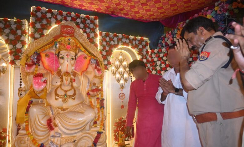 गणेश चतुर्थी: कानपुर देहात के एसपी ने कहिंजरी में की पूजा, सुरक्षा व्यवस्था का लिया जायजा 3 FB IMG 1756317588361