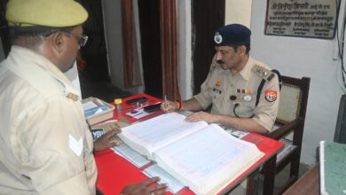 Photo of पुलिस अधीक्षक अरविन्द मिश्र ने थाना रुरा का आकस्मिक निरीक्षण किया, पैदल गश्त कर जनता को दिलाया सुरक्षा का भरोसा
