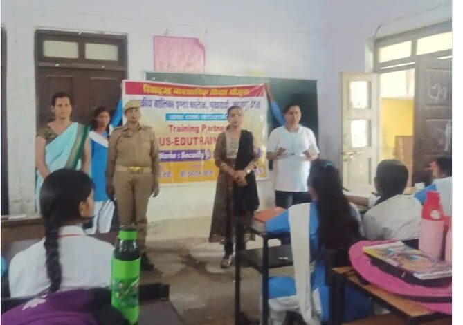 छात्राओं को महिला हेल्पलाइन और सेल्फ डिफेंस की दी गई जानकारी 3 IMG 20250822 WA0015