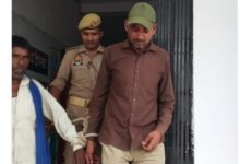 Photo of जंगल में गोल्ड डिटेक्टर से खजाना ढूंढ रहे दो युवक गिरफ्तार