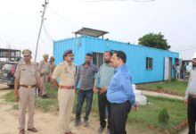 Photo of निर्माणाधीन रिजर्व पुलिस लाइन का स्थलीय निरीक्षण करते हुए जिले के आलाधिकारी 