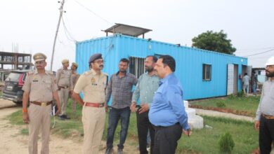 Photo of निर्माणाधीन रिजर्व पुलिस लाइन का स्थलीय निरीक्षण करते हुए जिले के आलाधिकारी 