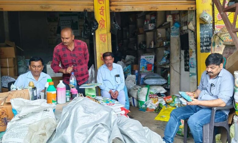 खाद बिक्री में बड़ी कार्रवाई: 2 लाइसेंस निलंबित, 2 को नोटिस जारी 3 KHAD
