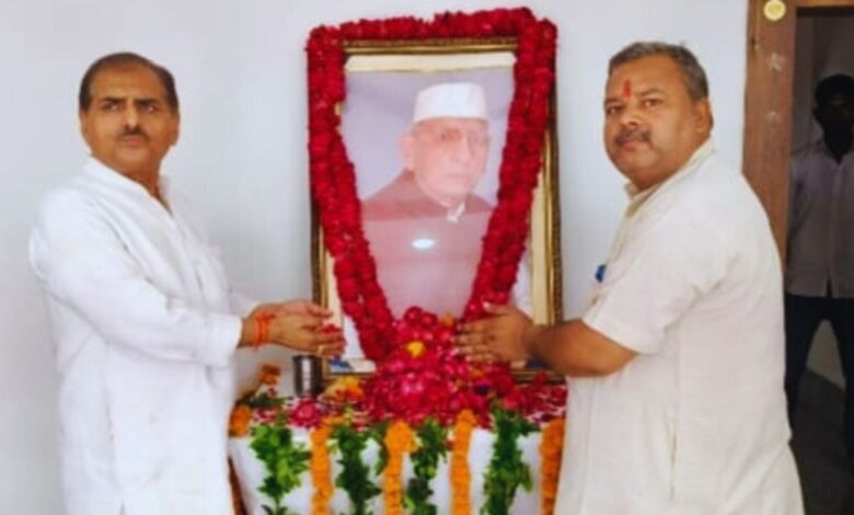राघव अग्निहोत्री ने पूर्व विधायक योगेंद्र पाल सिंह को दी श्रद्धांजलि 1 RAGHAV