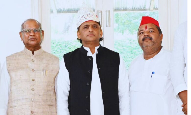 भोगनीपुर विधानसभा अध्यक्ष राघव अग्निहोत्री ने राष्ट्रीय अध्यक्ष अखिलेश यादव से की मुलाकात 1 bb