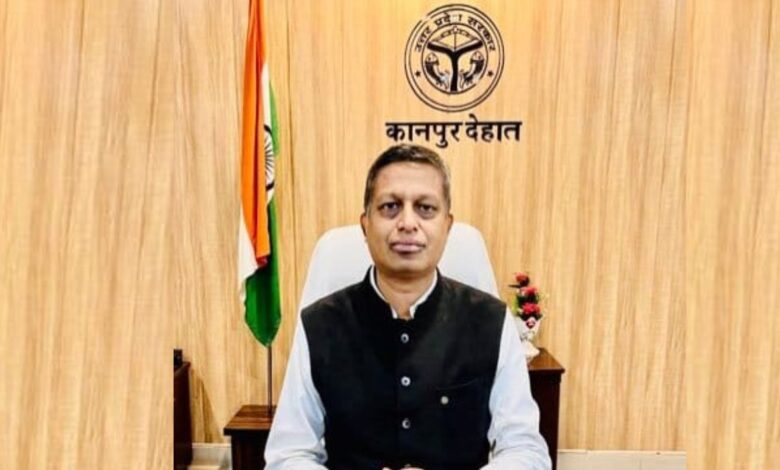 तिरंगे के साथ सेल्फी अपलोड कर जिले का मान बढ़ाएं : जिलाधिकारी 3 dm 3