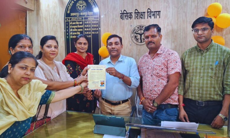 शैक्षिक महासंघ ने खंड शिक्षा अधिकारियों से मुलाकात कर सौंपे हमारा विद्यालय हमारा स्वाभिमान के प्रपत्र 5 knd