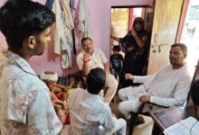 Photo of भोगनीपुर विधायक राघव अग्निहोत्री ने बांटा लोगों का दुख-दर्द