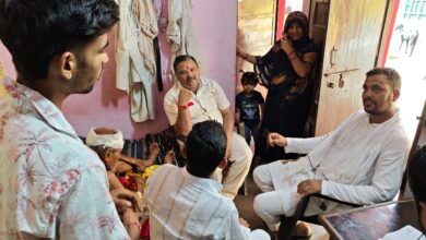 Photo of भोगनीपुर विधायक राघव अग्निहोत्री ने बांटा लोगों का दुख-दर्द