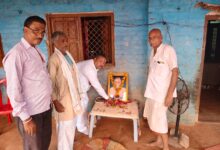 Photo of पंडित राम नारायण द्विवेदी को राघव अग्निहोत्री ने दी श्रद्धांजलि