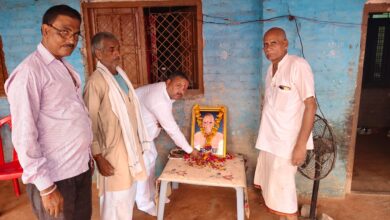 Photo of पंडित राम नारायण द्विवेदी को राघव अग्निहोत्री ने दी श्रद्धांजलि