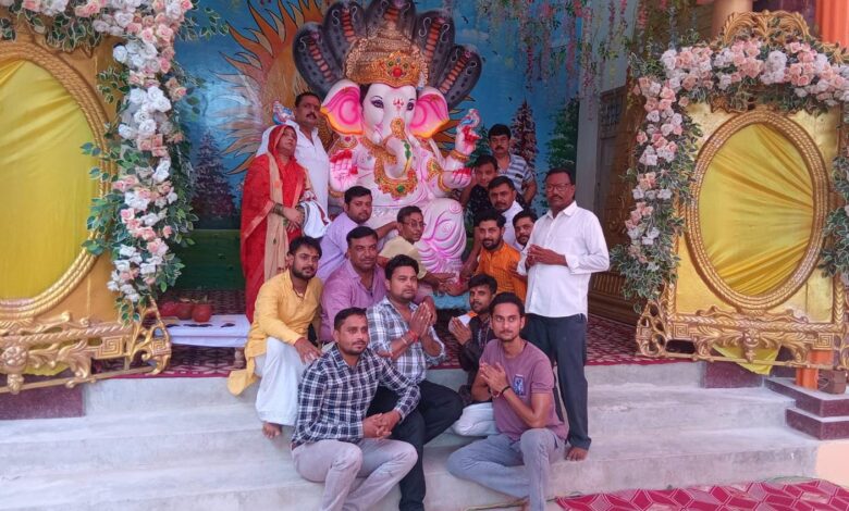 प्रथम पूज्य, विघ्नहर्ता और समस्त सुखों को प्रदान करने वाले भगवान गणेश की प्रतिमा स्थापित 3 photo 15 1 3