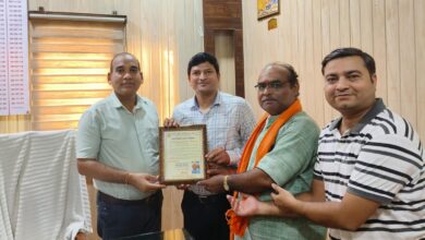 Photo of हमारा विद्यालय हमारा स्वाभिमान कार्यक्रम को लेकर शैक्षिक महासंघ ने बीएसए से की भेंट