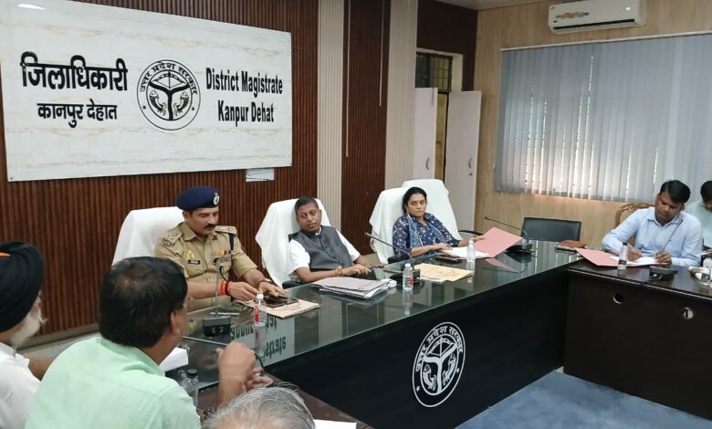 जिलाधिकारी ने की उद्योग व व्यापार बंधु की मासिक बैठक, दिए सख्त निर्देश 3 photo 23 1 1
