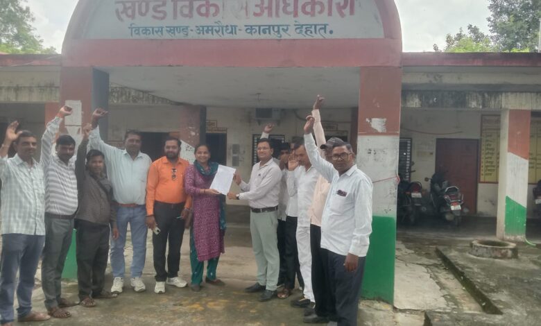 रोजगार सेवकों का फूटा गुस्सा, डिजिटल सर्वे की ड्यूटी का किया बहिष्कार 1 photo 3 1 1