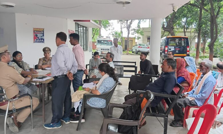 कानपुर देहात में थाना समाधान दिवस का आयोजन,कही हुई जनसुनवाई तो कही फरियादी रहे नदारद 3 photo 30