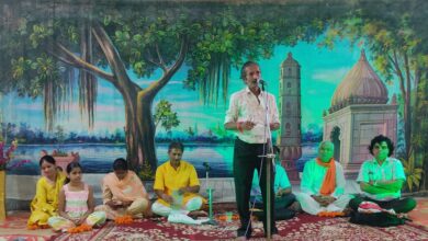 Photo of कविता की रसधार, संगीत की मधुर धुन: ईश्वर प्रेम आश्रम में कला का अद्भुत संगम