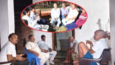 Photo of कानपुर देहात: राघव अग्निहोत्री ने रतवा गांव में बांटा दुख-दर्द