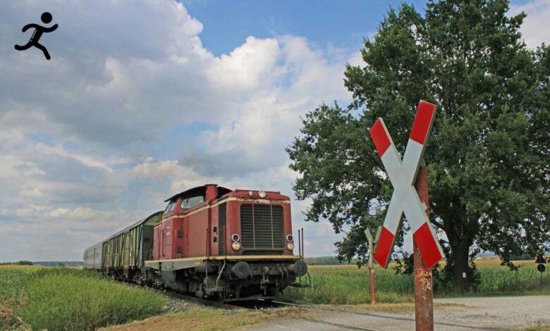 कानपुर नगर: बम्हौरी-चितौली मार्ग पर रेलवे क्रॉसिंग 8 दिन के लिए बंद 4 train corssing