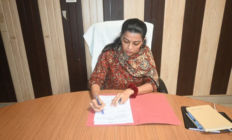 नवागंतुक पुलिस अधीक्षक श्रद्धा नरेंद्र पांडे ने कानपुर देहात का कार्यभार संभाला 5 FB IMG 1756706981107