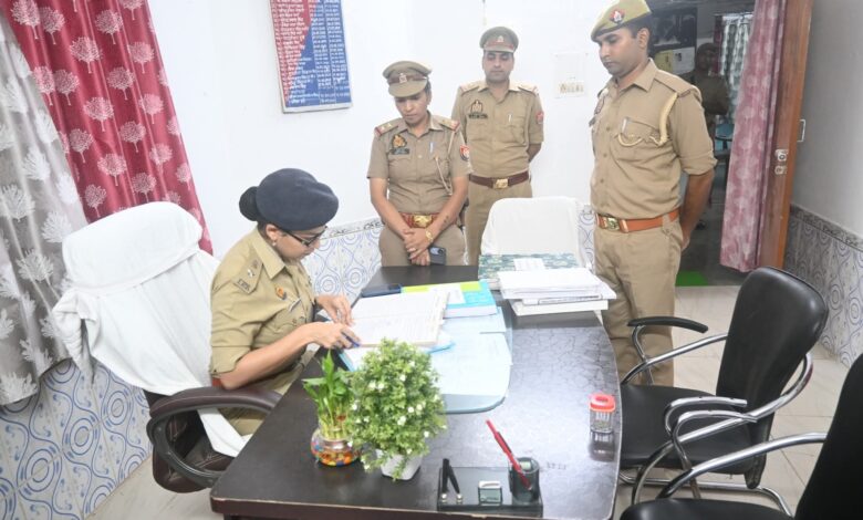 पुलिस अधीक्षक ने बरौर थाने का किया औचक निरीक्षण,साफ सफाई और व्यवस्था से दिखीं संतुष्ट 3 FB IMG 1756912833801