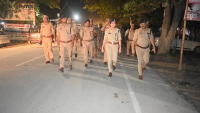 Photo of कानपुर देहात: नई पुलिस अधीक्षक श्रद्धा नरेंद्र पाण्डेय ने संभाला मोर्चा, आगामी त्यौहारों के मद्देनजर अकबरपुर में की पैदल गस्त