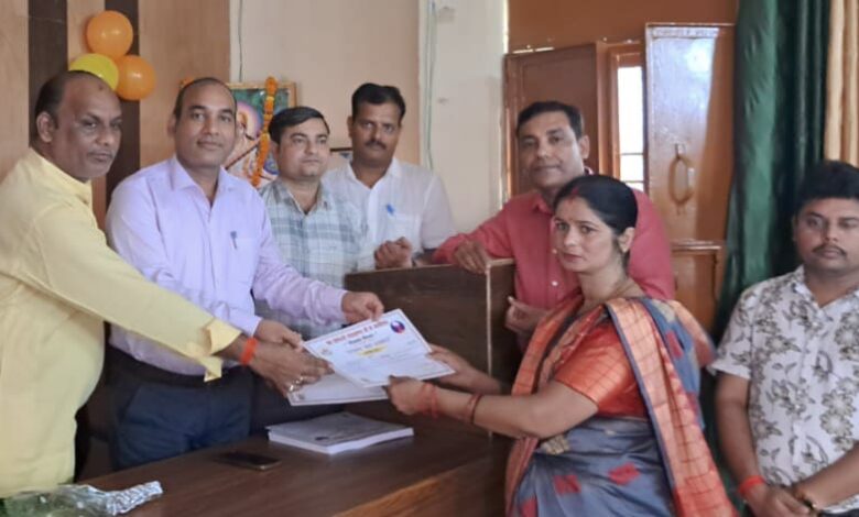 शिक्षक दिवस पर आयोजित सम्मान समारोह में 50 शिक्षक हुए सम्मानित 1 IMG 20250905 WA0031