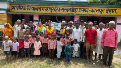 Photo of मन्हापुर स्कूल का मर्जर हुआ रद्द… स्कूल पहुंच कर चहक उठे बच्चे, ग्रामवासियों ने जाहिर की खुशी