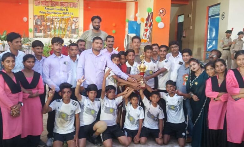 बाल शक्ति हायर सेकेंडरी स्कूल में मंडलीय बॉलीवॉल प्रतियोगिता का भव्य समापन,प्रतिभागियों को मिला सम्मान 5 IMG 20250912 WA0395