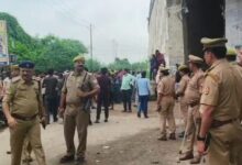 Photo of कानपुर देहात में आत्महत्या दुष्प्रेरण मामले में आरोपियों की गिरफ्तारी न होने से नाराज परिजनों ने लगाया जाम