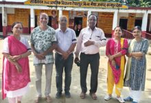Photo of टेट के विरोध में काली पट्टी बांधकर शिक्षण कार्य कर रहे हैं शिक्षक
