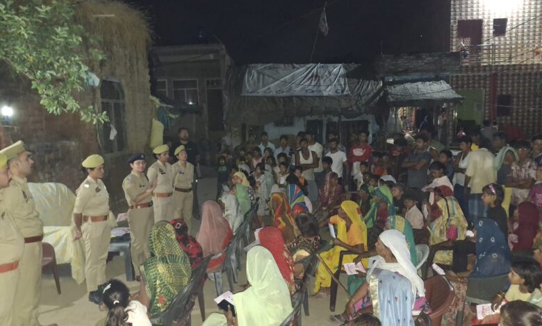 पुलिस अधीक्षक कानपुर देहात श्रद्धा नरेन्द्र पाण्डेय के निर्देशन में मिशन शक्ति अभियान फेज 5.0 के तहत थाना क्षेत्र राजपुर के ग्राम जल्लापुर में क्षेत्राधिकारी सिकन्दरा द्वारा चौपाल लगाकर महिलाओं/बालिकाओं को किया गया जागरुक 1 IMG 20250926 WA0298