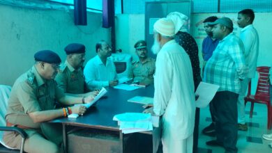 Photo of अपर पुलिस अधीक्षक व उपजिलाधिकारी ने थाना भोगनीपुर में सुनीं शिकायतें
