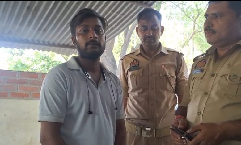 चौकी इंचार्ज शेर सिंह ने पेश की ईमानदारी की मिसाल, खोया बटुआ लौटाकर जीता लोगों का दिल 3 IMG 20250924 220835