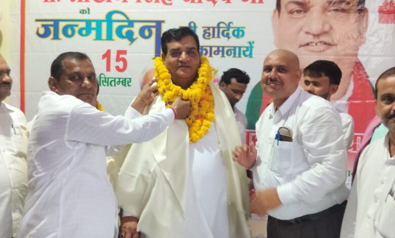 सपा नेता लाखन सिंह यादव का 70वां जन्मदिन धूमधाम से मनाया गया 1 LAKHAN singh yadav BIRTHDAY