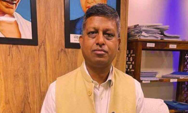 जिलाधिकारी की त्वरित कार्रवाई: स्कूल में अश्लील नृत्य का मामला, प्रधानाध्यापक निलंबित 1 dm knd
