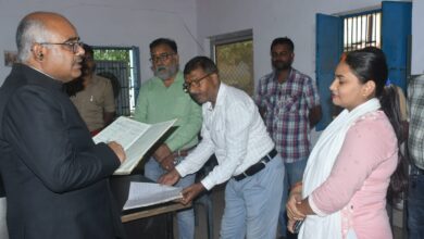 Photo of कानपुर नगर में बड़ी कार्रवाई: डीएम के औचक निरीक्षण में 13 कर्मचारी अनुपस्थित, वेतन रोका; लापरवाही पर जताई कड़ी नाराजगी