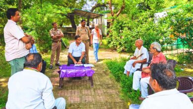 Photo of कानपुर : संपूर्ण समाधान दिवस से पीड़ितों को मिला न्याय, चौपाल लगाकर हुए जटिल विवादों का निस्तारण