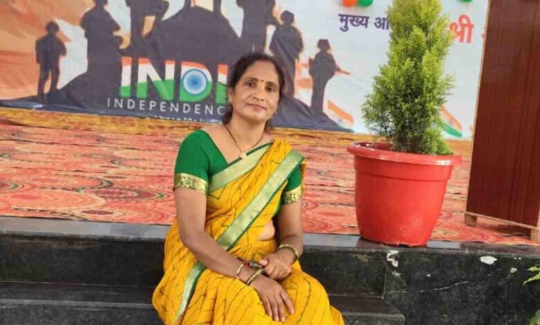 कानपुर देहात में दर्दनाक हादसा: बंदर के कारण अनियंत्रित हुई बाइक, आंगनवाड़ी कार्यकत्री की मौत 3 photo 1 1 3