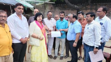Photo of सांप के काटने से हुई बच्चे की मौत पर मंत्री ने दी 4 लाख की सहायता