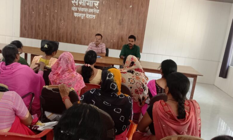 अमरौधा में आंगनबाड़ी कार्यकत्रियों को सख्त निर्देश, बच्चों का चेहरा प्रमाणीकरण 3 दिन में पूरा करें 3 photo 19 1 1