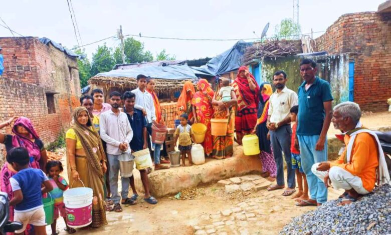 मन की बात सुनने के बाद ग्रामीणों ने पानी की समस्या को लेकर किया प्रदर्शन 3 photo 21 1 2