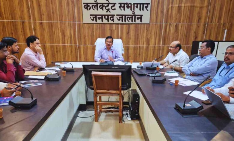 फसल बीमा योजना: जालौन में रिकॉर्ड किसानों का बीमा, डीएम ने दिए तेजी लाने के निर्देश 1 photo 22 1 1