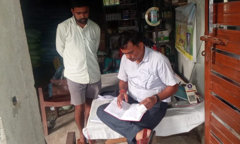 निर्धारित मूल्य से अधिक पर यूरिया बेचने पर लाइसेंस निरस्त, दुकानदार पर हुई कार्रवाई 1 photo 28