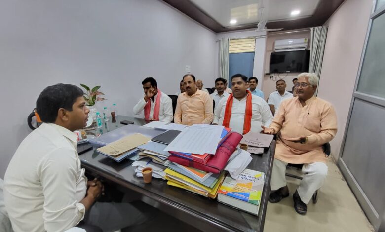 निर्वाचन प्रक्रिया की पारदर्शिता हेतु प्रशासन व दलों ने साझा किए सुझाव 1 photo 3