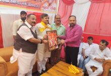 Photo of नवरात्रि: किदवईनगर विधायक महेश त्रिवेदी ने किया 101 कन्याओं का पूजन और भोज